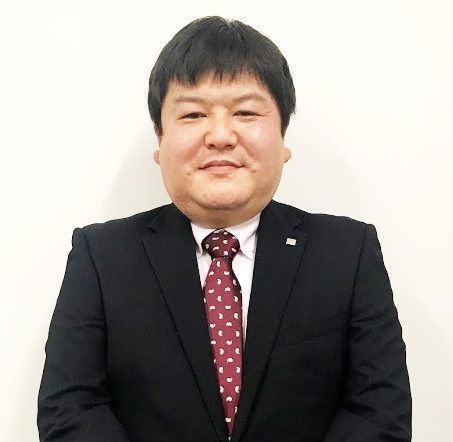▲日本LAWSON超商的經營部部長林弘昭,被稱為「香腸人」。(圖/翻攝自《食品產業新聞SSNP》)