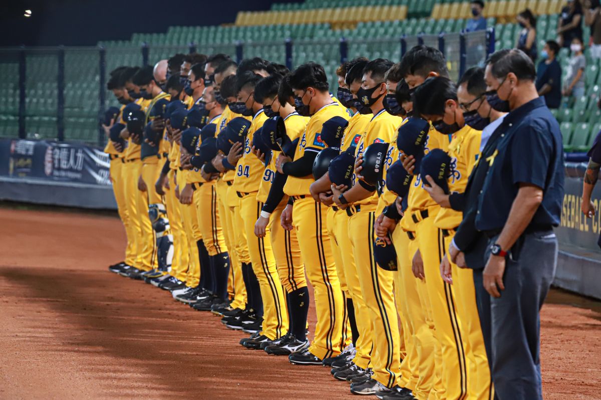 ▲王光輝過世，中信兄弟全隊默哀。（圖／葉政勳攝）