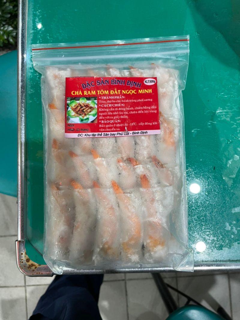 ▲越南籍阮姓女子經網路購買的越南製冷凍蝦卷，經農業局檢驗其豬肉成分含有非洲豬瘟病毒。(圖／記者郭凱杰翻攝)