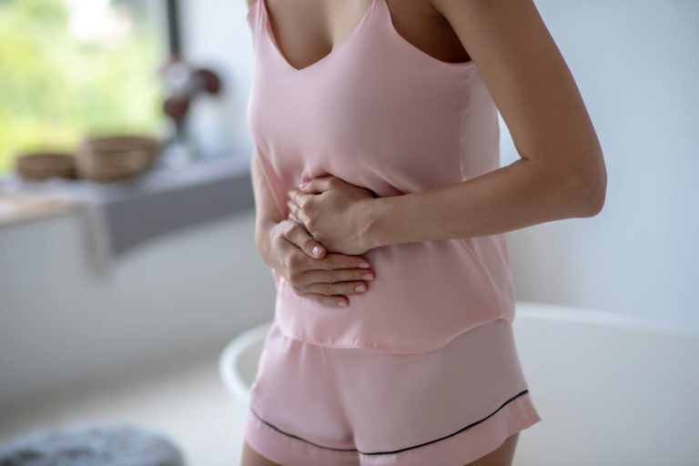 ▲女性總擔心月經晚來是不是懷孕了？專家分析「8大可能因素」並分享催經4大類食物。（圖／Shutterstock）