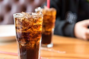 shutterstock_643315588 ▲台灣除了手搖店興盛外,在超商、超市的飲品種類也非常多元,包含汽水類、茶類等等豐富選擇。(圖/Shutterstock)