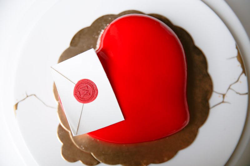 ▲迎接七夕，台北美福大飯店推出「以愛封緘」七夕限定蛋糕。（圖／業者提供）