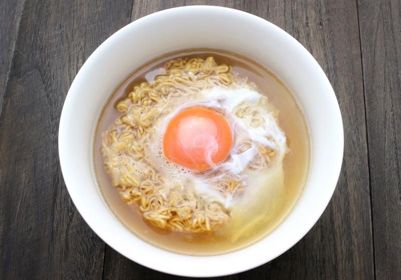 ▲有網友好奇提問，「泡麵上的蛋，要怎樣煮才漂亮？」（示意圖／翻攝自Pixabay）