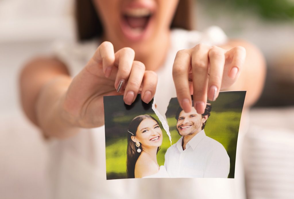 ▲對於剛分手的前任，不是所有人都能在第一時間徹底斷捨離。（圖／Shutterstock）