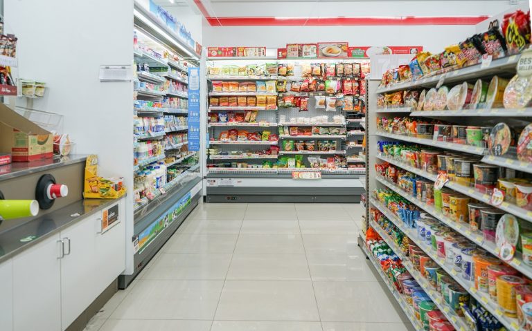 ▲近年來台灣各大超商紛紛推出「即期品」折扣優惠，避免浪費食物。（示意圖／Shutterstock）