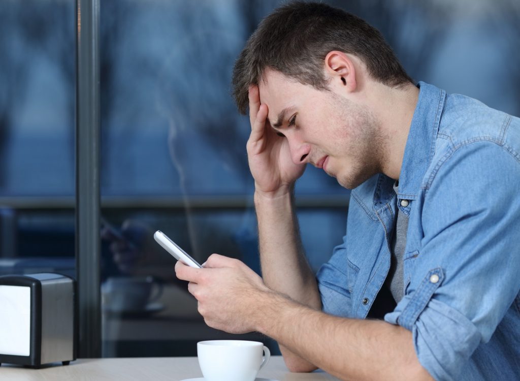 ▲一名網友指出，自己連續向兩位女生傳遞訊息，最終都收到「1字」回應。（圖／Shutterstock）