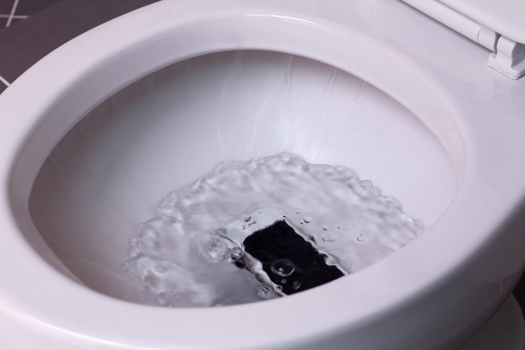 ▲有位人妻抱怨老公小便時常亂撒一地，又不願意「坐著解放」，爭吵過程曝光也讓不少網友直搖頭。（圖／Shutterstock）