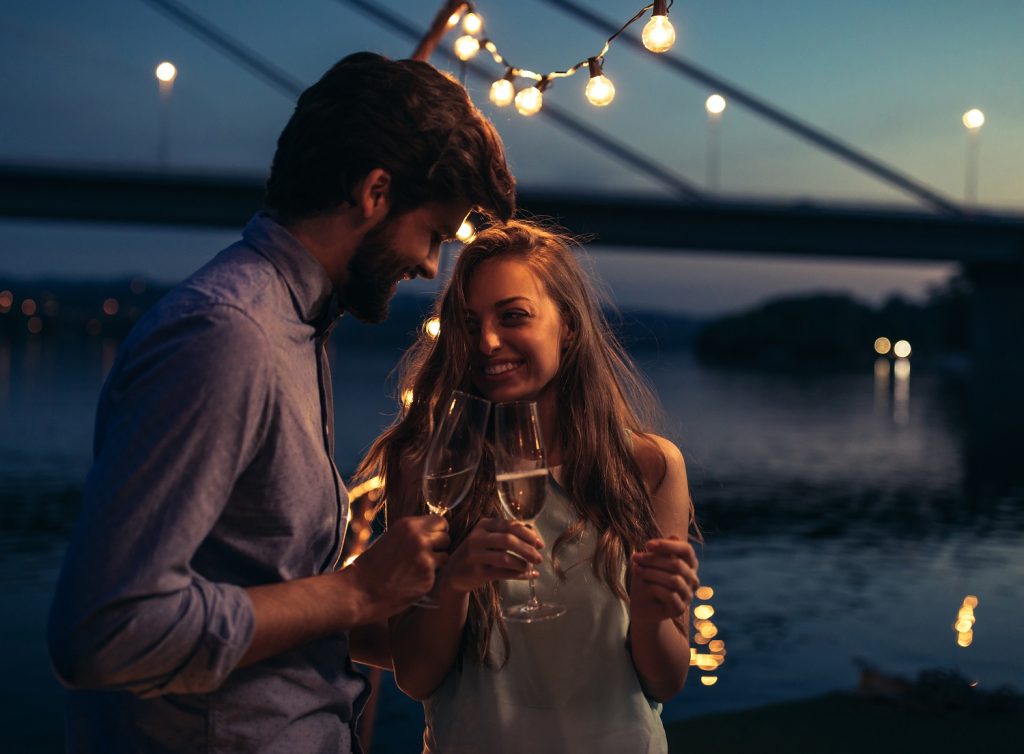 ▲我們都是這世界熙來攘往的一部分，身為偌大之中的渺小，能夠碰撞在一起，何其幸運？（圖／Shutterstock）