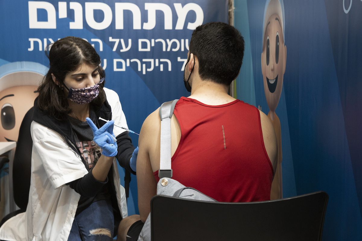 追加劑和強制戴口罩建功　以色列疫情降溫