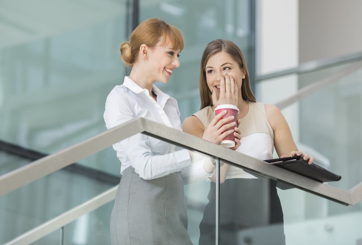 ▲進入社會後，同事們聊天的話題就開始圍繞在工作能力、金錢背景、成人八卦和各種鳥事上。（圖／Shutterstock）