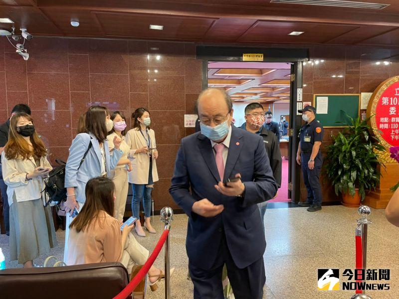 ▲民進黨團總召柯建銘表示,若大新竹要合併成第7都,可透過修改《地方制度法》第4條,將人口125萬人的門檻調降為100萬人。(圖/記者黃宣尹攝,2021.09.01)