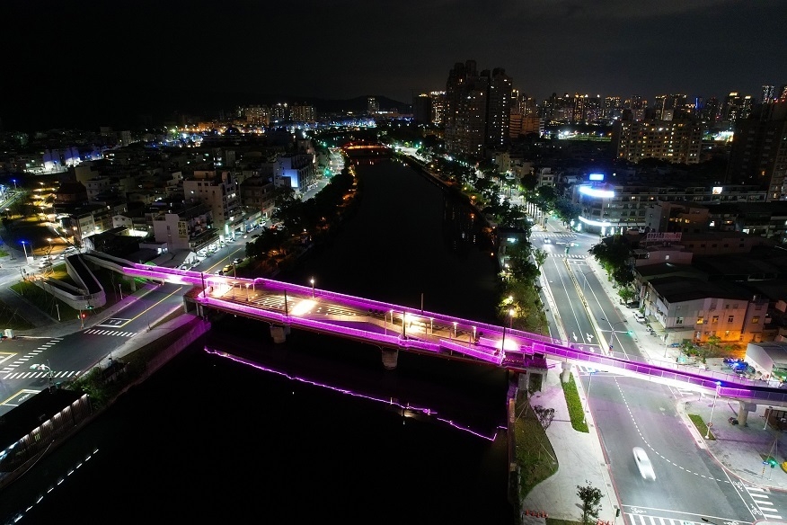 ▲高雄綠園道最後1%工程愛河景觀橋八月底完工，高雄綠園道工程也宣告正式完成。（圖／高市府工務局提供）