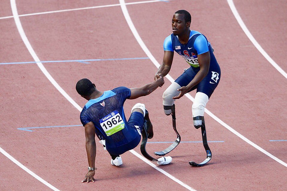 ▲美國的帕運田徑隊代表里博（Blake Leeper）因為裝了運動型義肢「太高」，而被國際奧會禁止參賽。（圖／取自Blake Leeper推特）