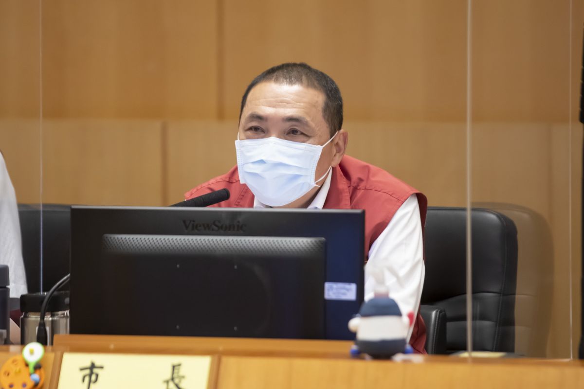 ▲新北市長侯友宜今（8）日表示，昨（7）日晚間再新增1例的確診個案，該案與幼兒園家屬住在同棟的社區大樓。（圖／新北市政府提供）