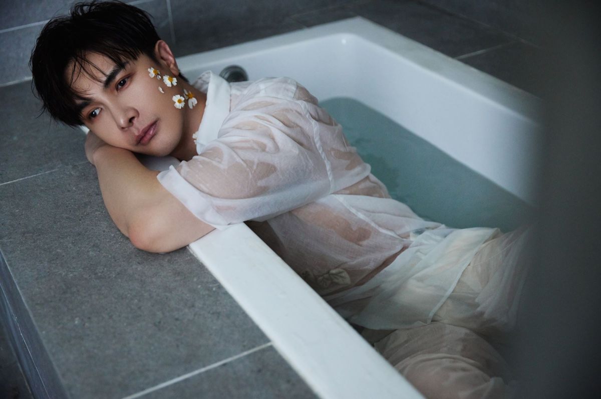 ▲謝佳見出寫真書。（圖／尖端出版社提供）