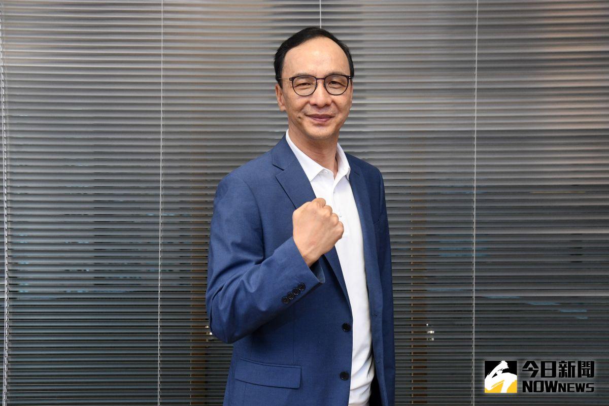 ▲國民黨主席候選人朱立倫接受《NOWnews今日新聞》專訪時說，從自己上戰場的候選人轉變為輔佐他人的總教練，他的心態已經調適好了。（圖／記者林柏年攝）