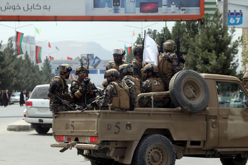 美軍完全撤離阿富汗　塔利班遊行展示美國軍事硬體
