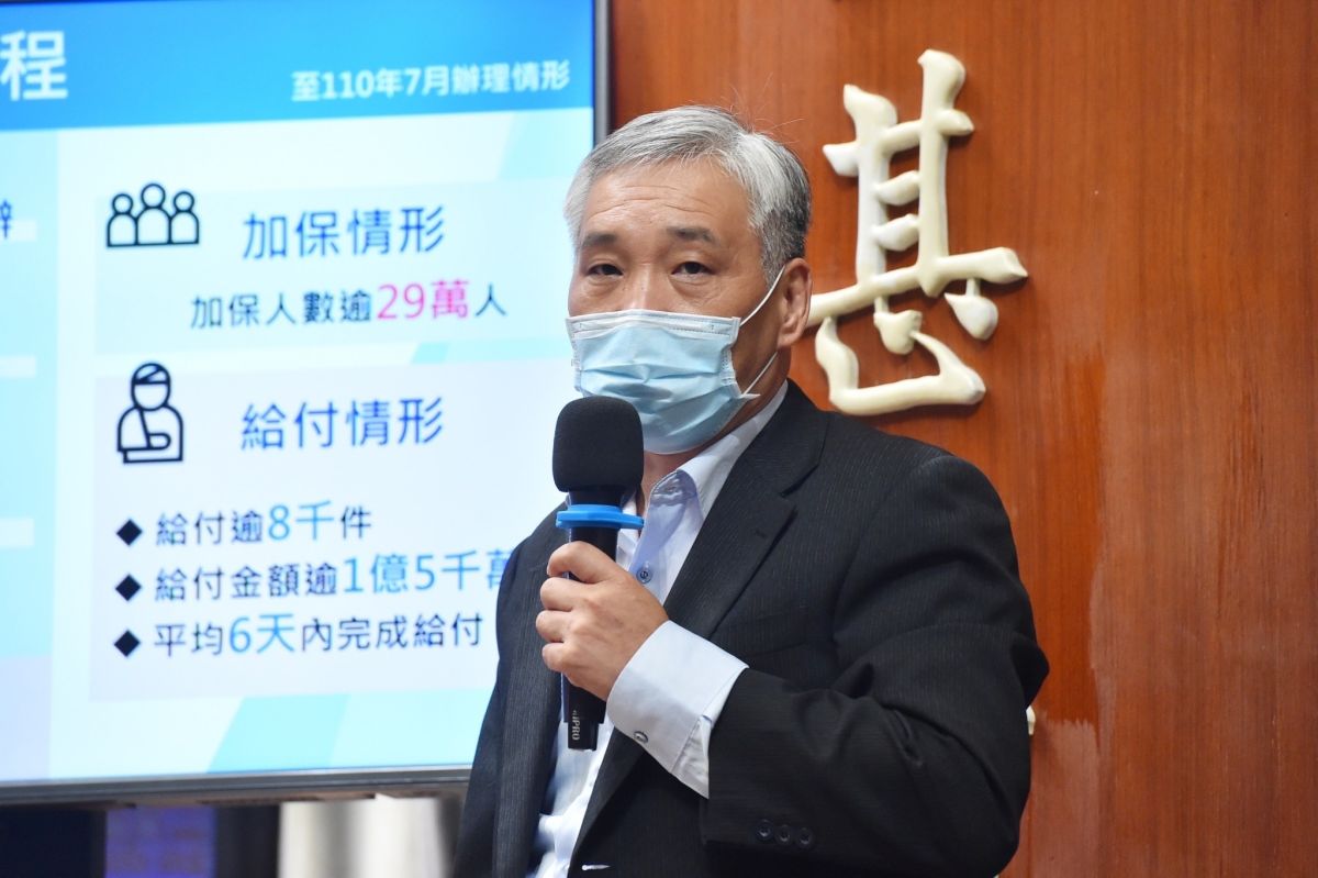 ▲農委會輔導處長陳俊言表示，現將從事農務相關職業疾病，納入保險給付範圍，給予農民更大保障。（圖／行政院提供）