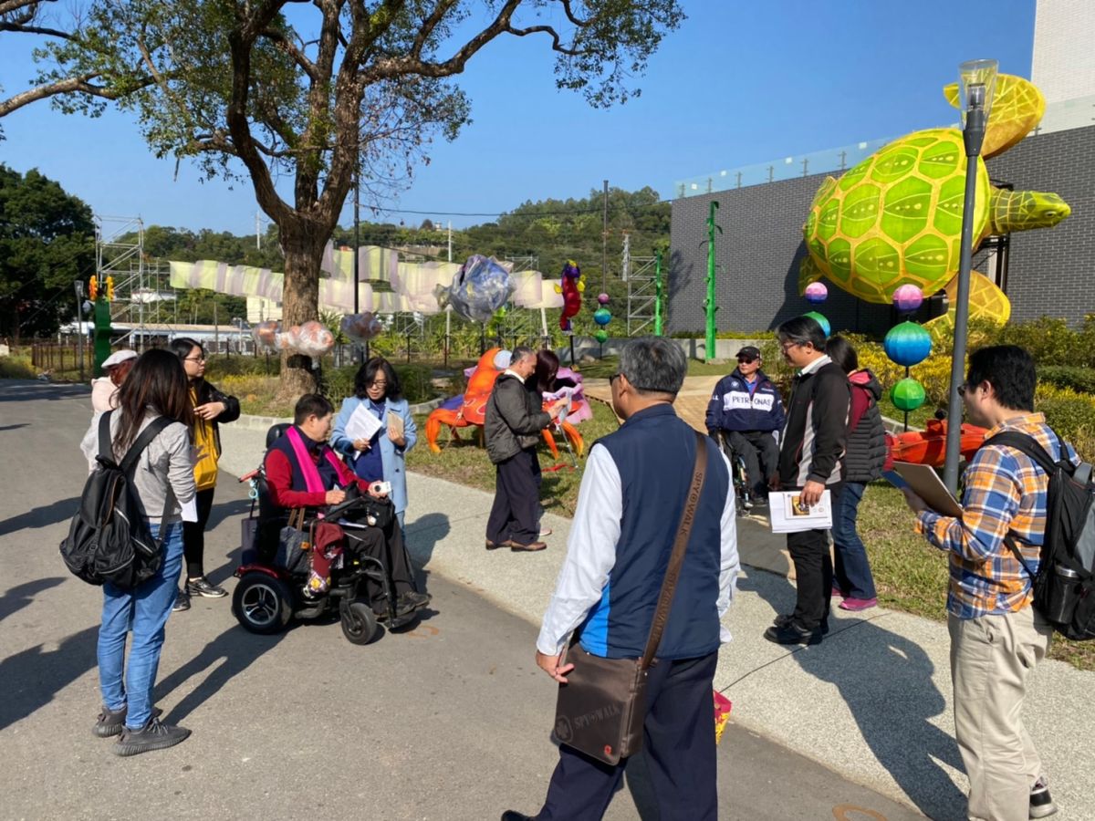 ▲台中市首創性別友善環境評核機制，圖為在花博主展區進行實地評核。（圖／中市社會局提供）