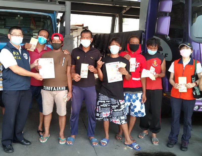 防堵非洲豬瘟！移民署到東港漁港及屏東市區宣導
