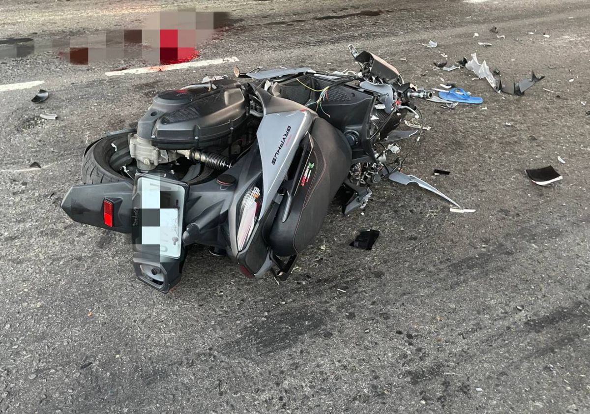 ▲男子騎車撞上大貨車車尾，送醫後傷重不治，抽血換算酒測值為0.40mg/L。（圖／大園分局提供）