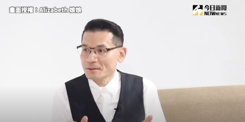 ▲影片一開始,張守一以亞馬遜部落為例,解釋婚姻與家庭的關係。(圖/Alizabeth