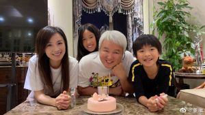 ▲張庭(左)、林瑞陽靠微商化妝品事業,累積上億身家。(圖/張庭微博) ▲張庭(左)、林瑞陽靠微商化妝品事業,累積上億身家。(圖/張庭微博)