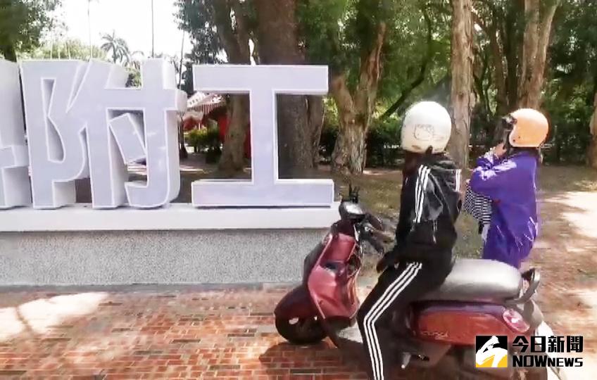 ▲長榮機師就讀於北科附工的子女確診，今天有家長將孩子接回家了，卻接到學校通知，必須再回學校進行PCR的檢測。（圖／記者李春台攝，2021.09.03）