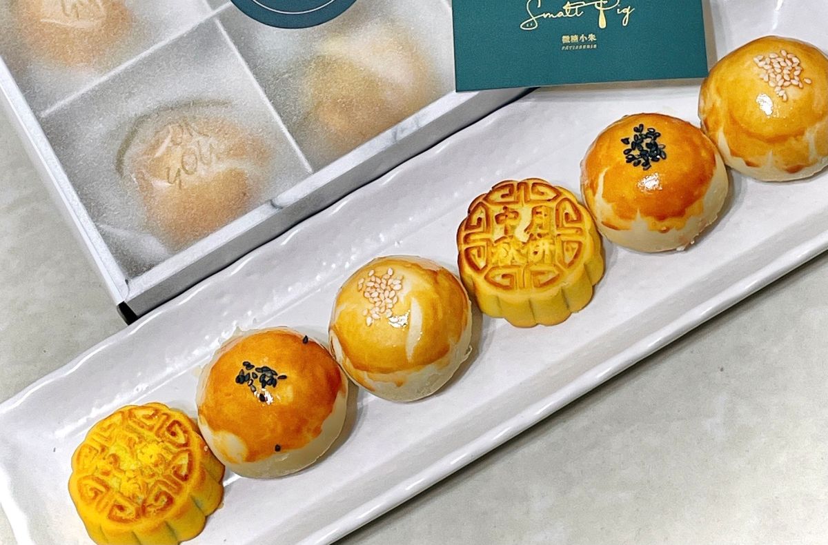 ▲「微糖小朱法式甜點」，此次也推出精心研發的數款月餅禮盒，其中的紅豆蛋黃酥，選用日本歷史最悠久的日本製粉製作酥皮，搭配低醣特製紅豆餡。（圖／業者提供）