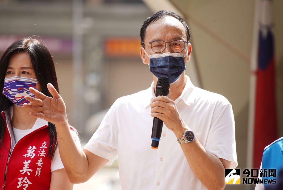 ▲國民黨主席候選人朱立倫表示，若張亞中當選主席，民進黨會放鞭炮慶祝。（圖／資料照片）