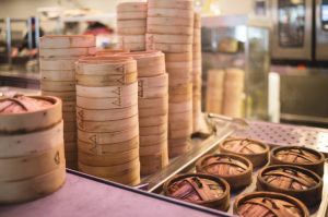 ▲港式飲茶受不少老饕喜愛,不過營養師高敏敏就提醒「5種」還是盡量少吃。(示意圖/取自unsplash) ▲有網友好奇吃港式點心「必點哪一道」,貼文一出,也有老饕喊3王者,直呼「能看出店家用心程度」。(示意圖/取自unsplash)