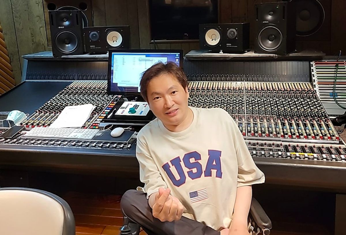 ▲蔡義德在車上遭貨車撞擊。（圖／翻攝蔡義德臉書）