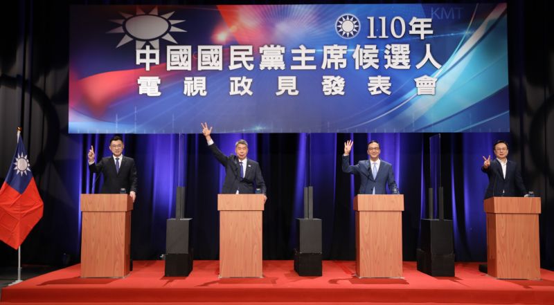▲國民黨主席辯論會今日舉行,4位候選人交鋒,左起分別是黨主席江啟臣、孫文學校總校長張亞中、前主席朱立倫、前彰化縣長卓伯源。(圖/國民黨提供)
