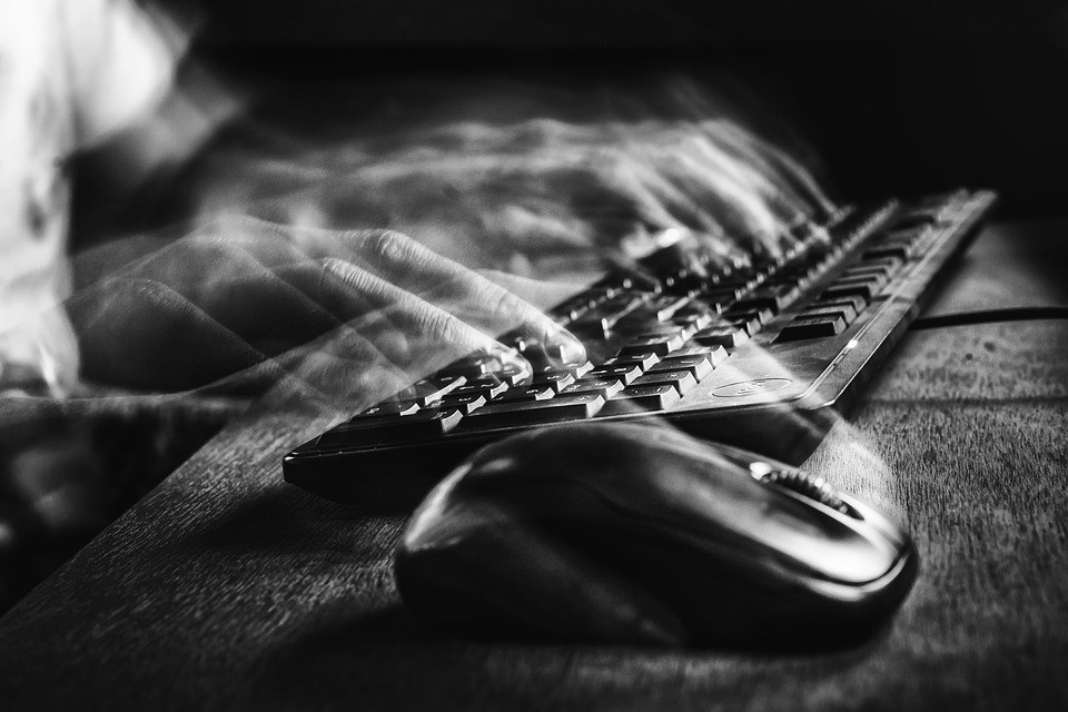 ▲國家安全局於111年度預算書中披露，統計去年1月1日至6月30日間，國安局對外的公開網站被駭客攻擊達3萬121次，不過均成功偵測與阻絕。（示意圖／圖取自Pixabay圖庫）