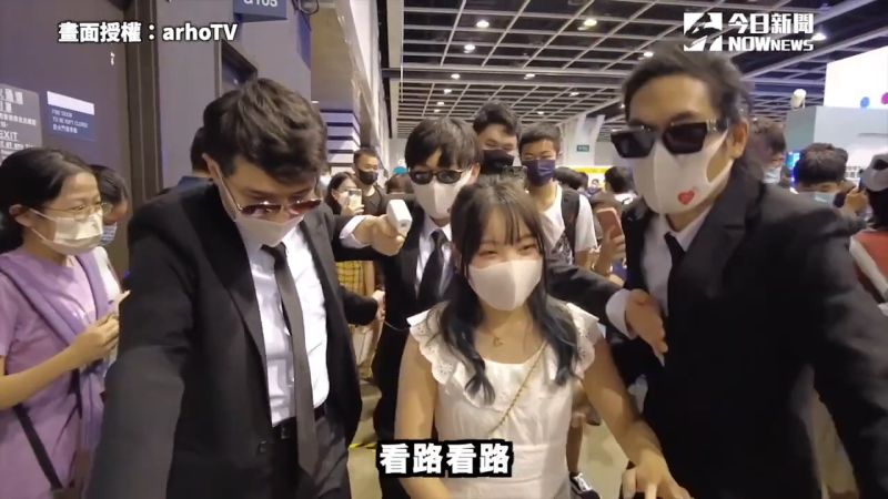 ▲他們也走進動漫展,三位保鑣為Creamy開路。(圖/arhoTV 授權)