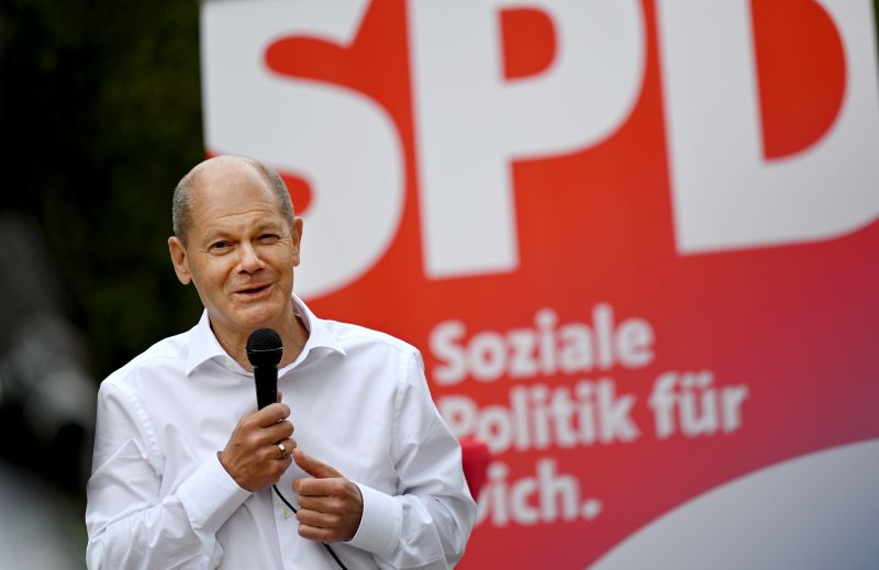 ▲立場中間偏左的社會民主黨（SPD）總理候選人蕭茲可能擊敗梅克爾所屬政黨人選拉謝特，成為德國下任總理。資料照。（圖／美聯社／達志影像）
