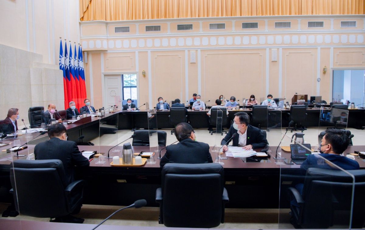 ▲行政院長蘇貞昌今（6）日早上召開防疫會議，會中聽取指揮中心報告。（圖／行政院提供）