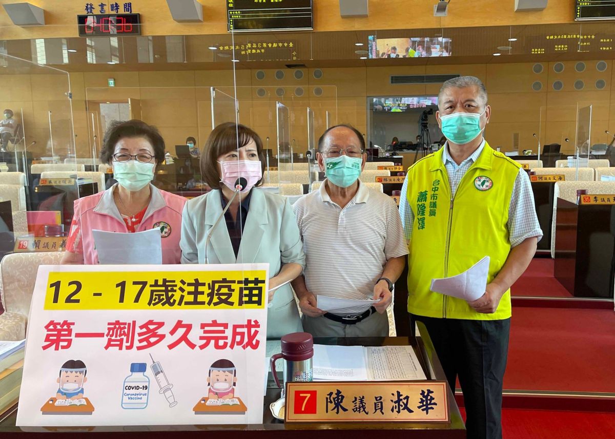 ▲議員關切，國高中學生究竟何時接種疫苗？衛生局長曾梓展表示，預23日由高中生打疫苗，國中10月初開始打BNT，在校園內施打(圖／柳榮俊攝2021.9.6)