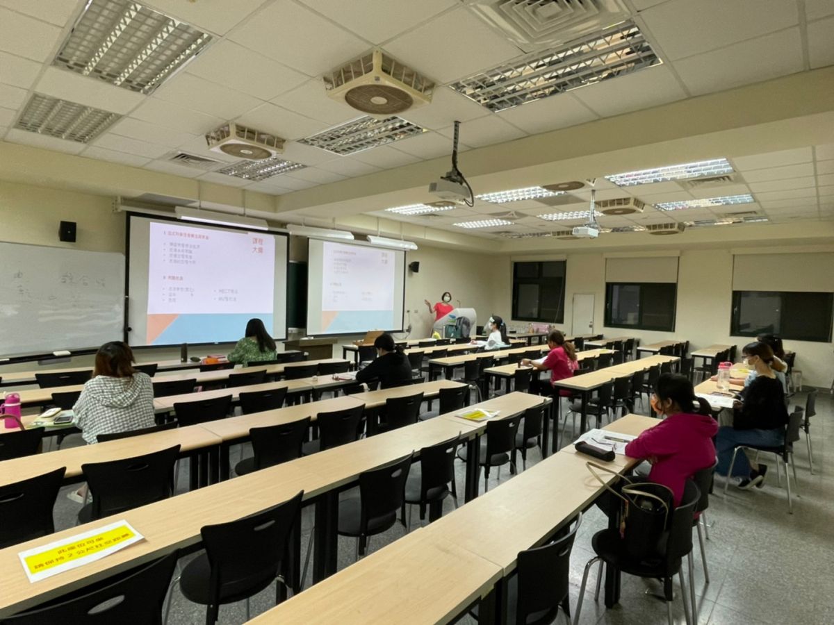 ▲台中勞工大學防疫不鬆懈，課堂上，學員拉長社交防疫距離上課，安心又安全。（圖／台中勞工大學提供）