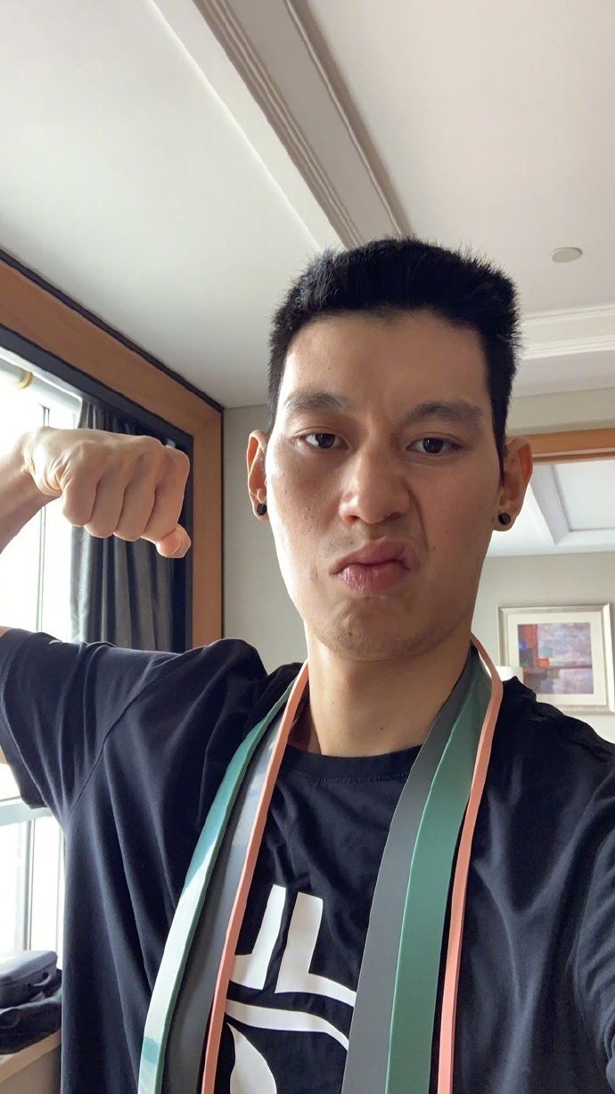 ▲林書豪自新冠肺炎康復後,轉進飯店重新隔離,發文宣告開始訓練。(圖/取自林書豪微博)