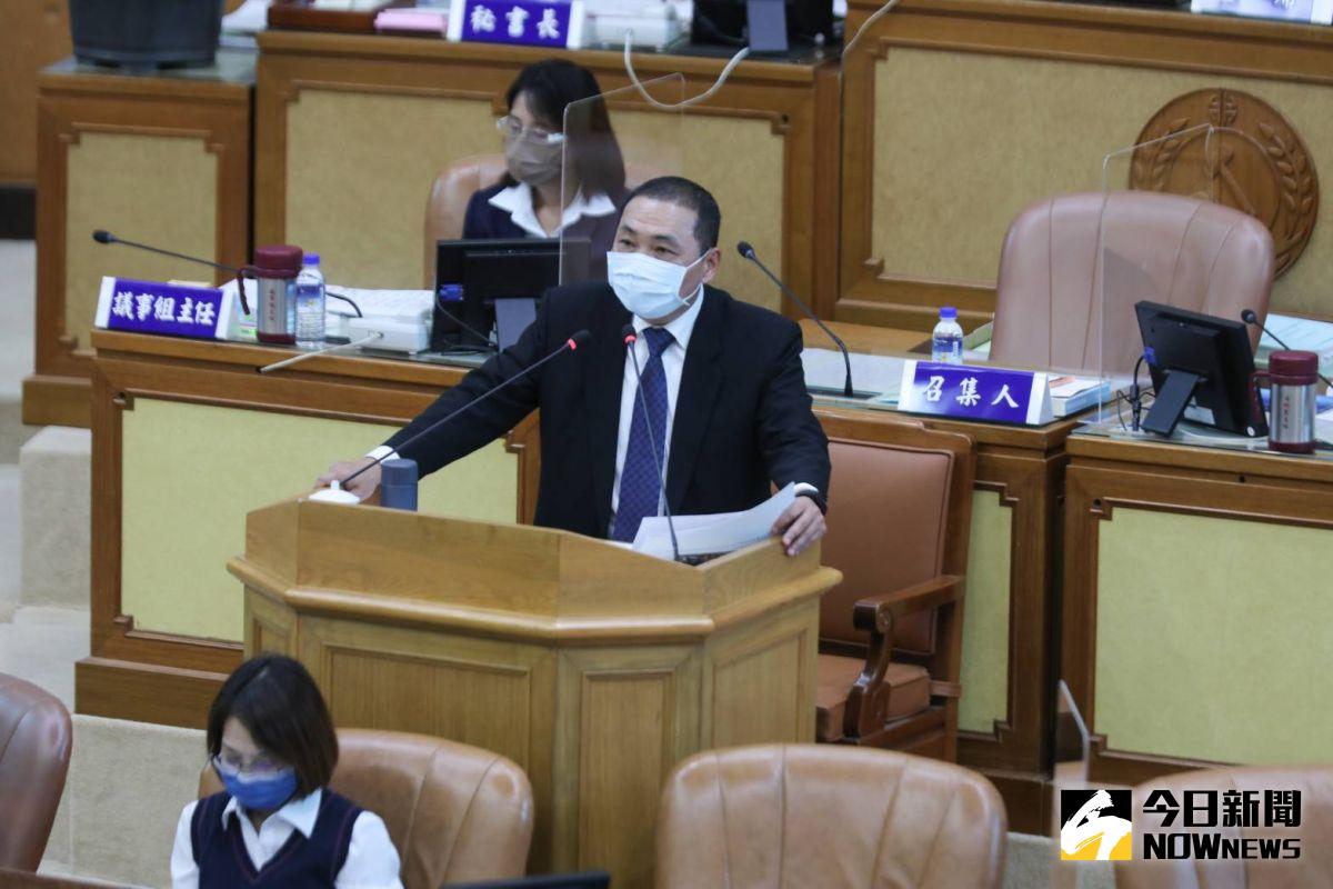 ▲新北市長侯友宜表示，自購疫苗初估至少要40億元，且還需要議會的同意後，再透過中央購買，還不如請中央趕快買。（圖／記者陳志仁攝，2021.09.06）