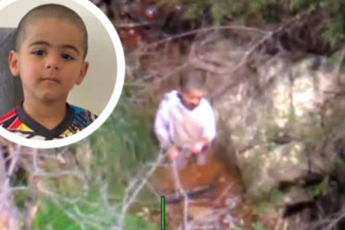 ▲澳洲3歲男孩AJ（Anthony 'AJ' Elfalak）3日從家中走失，經過救難單位3天搜救，被直升機捕捉他在樹林中的身影，6日安全獲救。（圖／翻攝自雪梨晨鋒報）