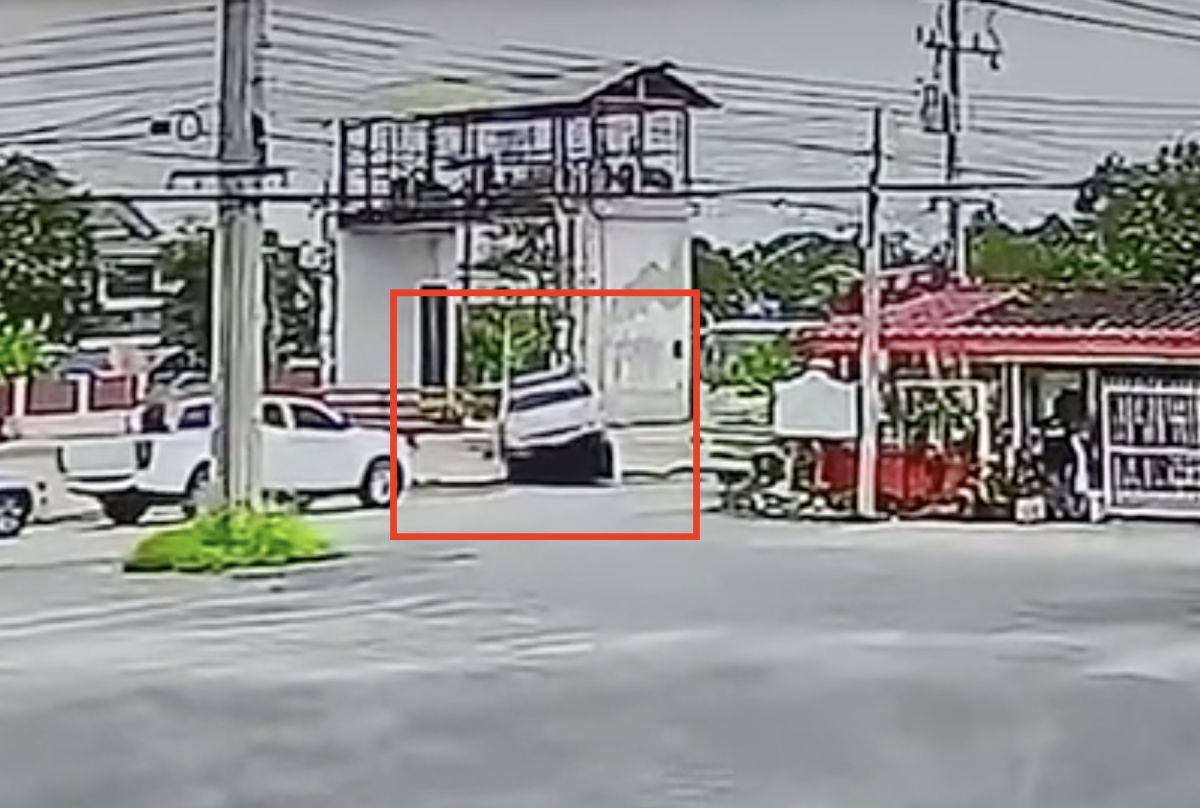 ▲停車一定要注意手煞車？悲慘結局讓司機看傻。（圖／翻攝自AP美聯社＆Newsflare）