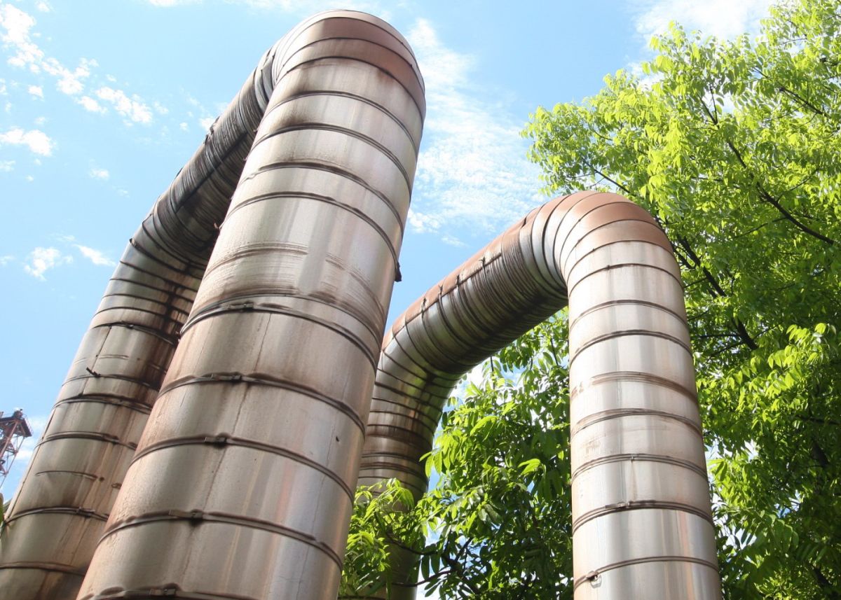 ▲中鋼公司與台灣中油公司簽訂合作備忘錄，將生產製程之自產燃氣回收廢熱產製蒸汽，透過鋼化聯產之跨產業合作模式，朝淨零碳排目標邁進。(資料照／記者黃守作攝) 