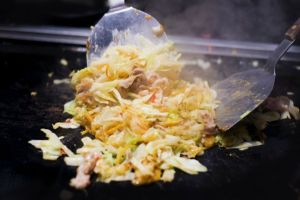 鐵板燒 ▲有網友好奇詢問「鐵板燒的青菜為啥那麼好吃?」而引來老饕揭開美味關鍵。(示意圖/翻攝photoAC)