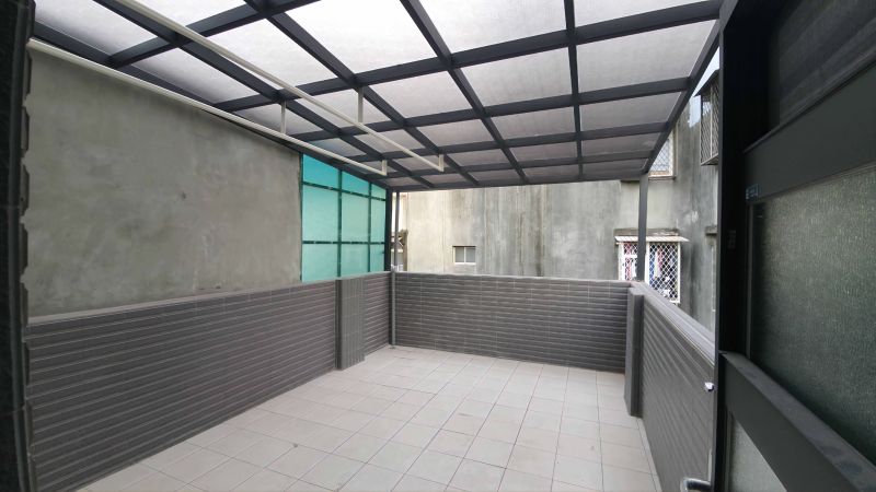 ▲來客資產公司針對房東的老舊資產需求進行評估及分析建議,目前已幫助超過一百家的老舊建築房屋翻新。(圖/桃園市青年局提供)