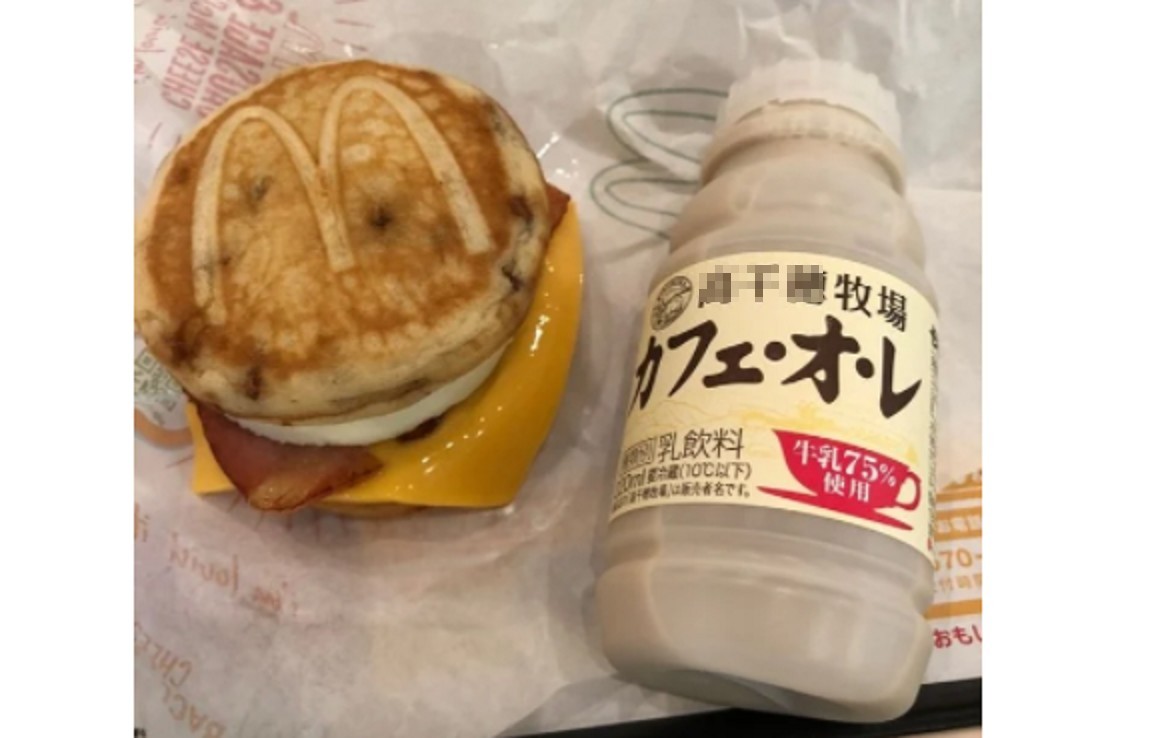 ▲這款「McGriddles」是麥當勞於2003年推出的限定漢堡，目前僅有日本、美國等少數地區有持續販售。（圖／翻攝Dcarf）