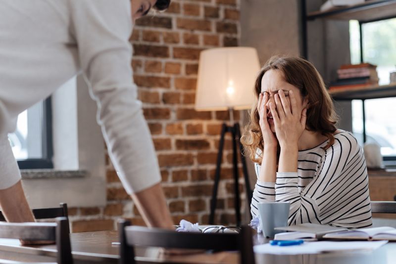 ▲被新進同事喊「ＯＯ姐」對某些女性上班族來說總有些尷尬。（圖／Shutterstock）