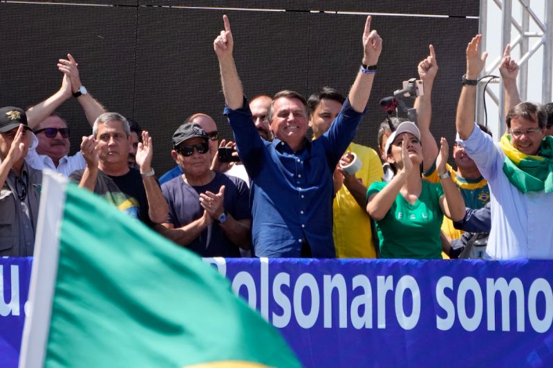 巴西總統帶頭示威反民主　發表宣言威脅司法
