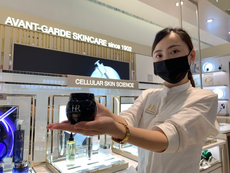▲新光三越台中店為周年慶熱身,針對周年慶業績主力的化妝品,16家品牌全新改裝開幕。(圖/業者提供)